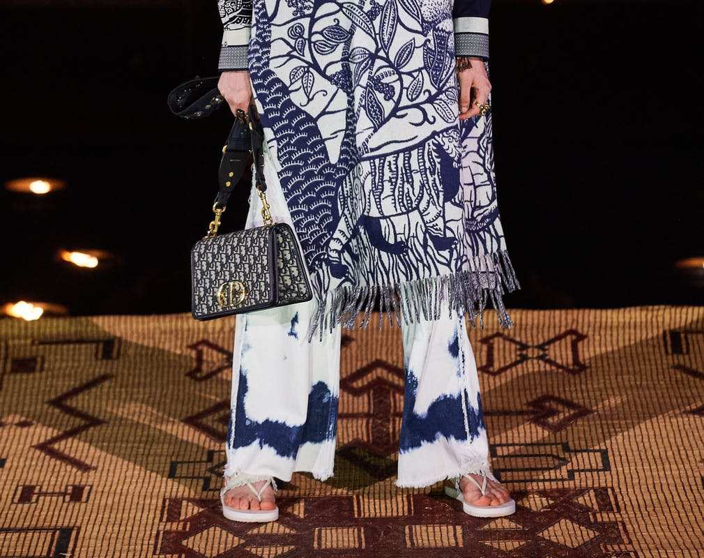 Dior ra mắt BST túi xách 30 Montaigne dành cho mùa Cruise 2020