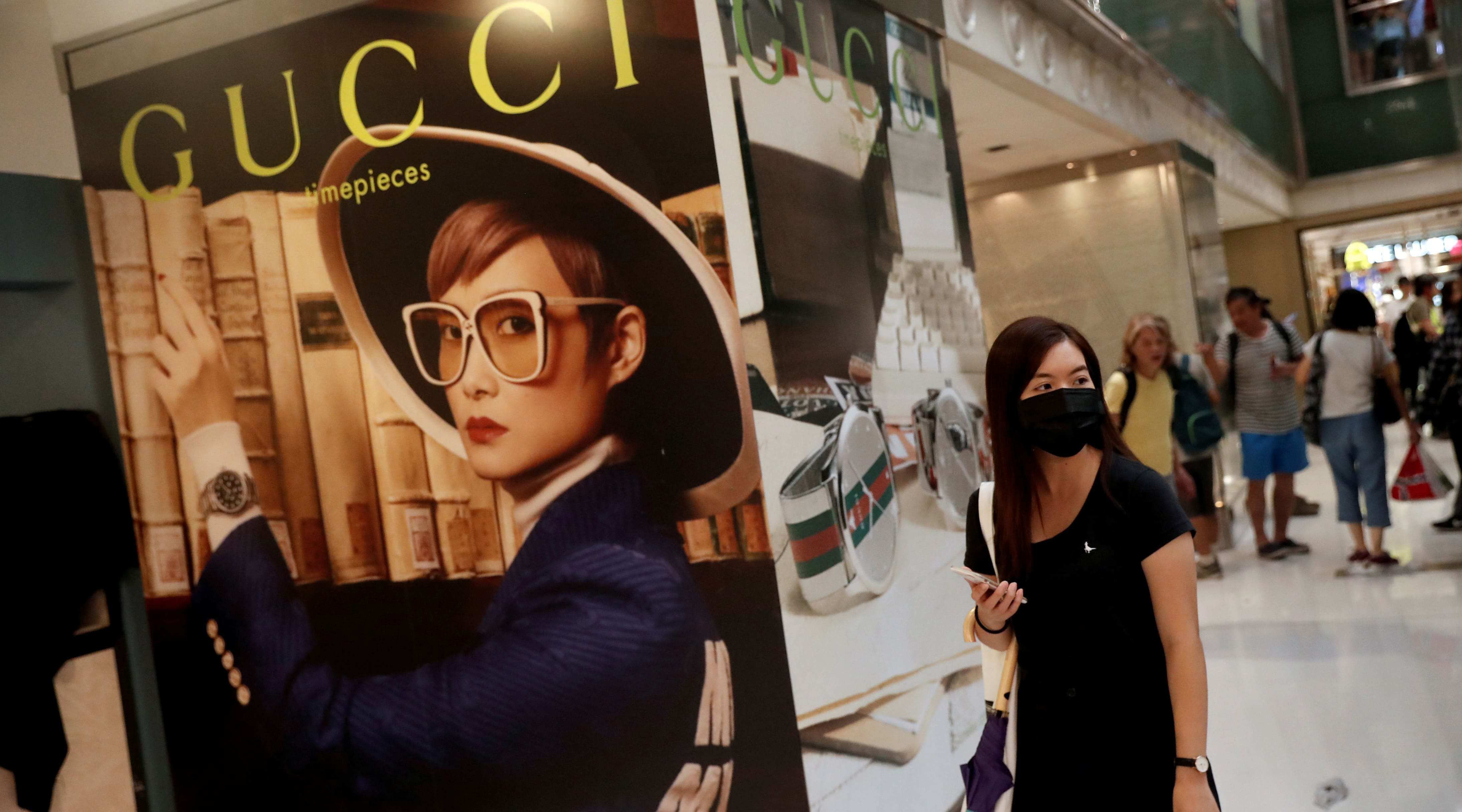 Virus tại Vũ Hán: Thiệt hại chưa ước tính, cổ phiếu công ty mẹ Louis Vuitton, Gucci… lao dốc, ngành công nghiệp xa xỉ mắc kẹt