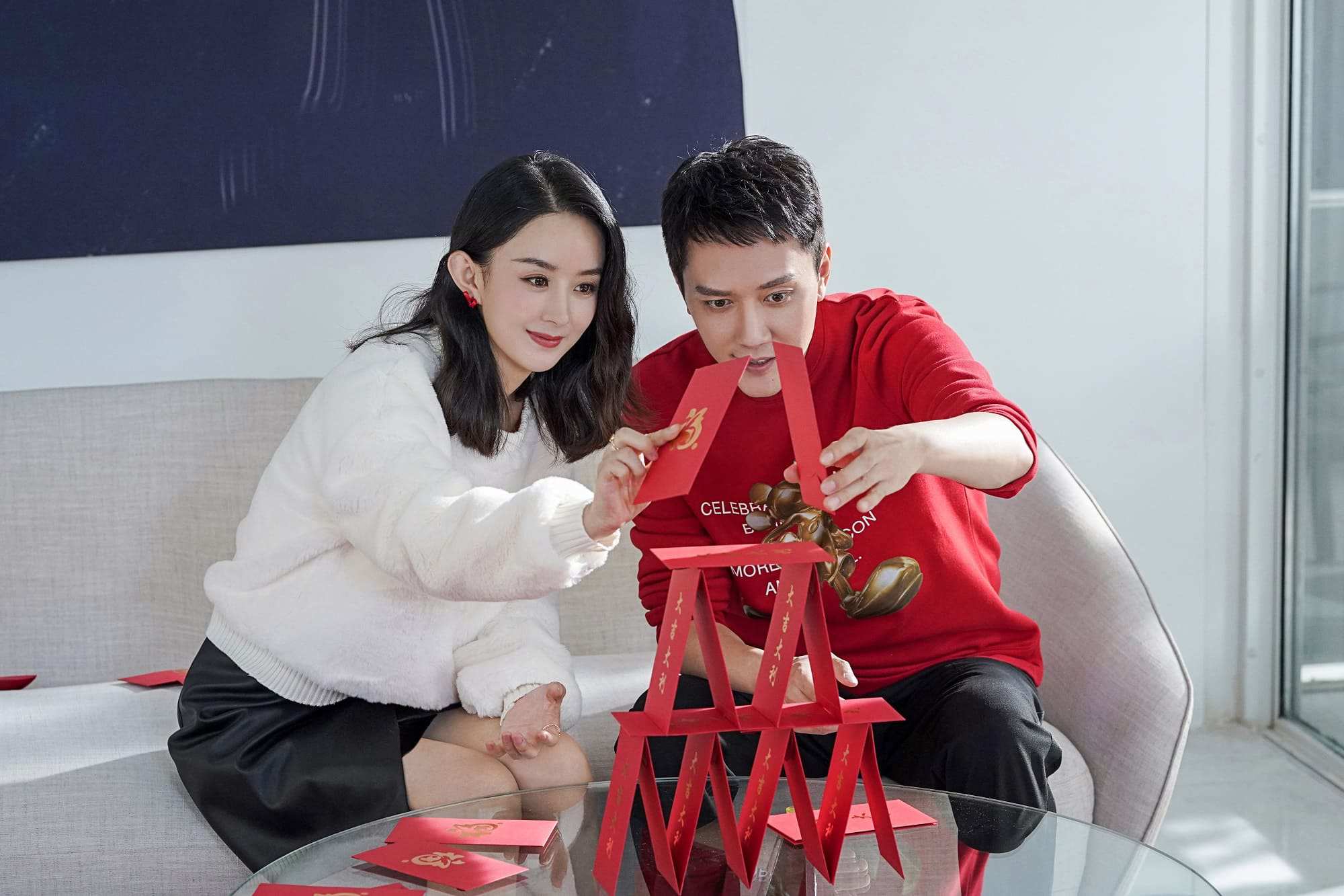 Triệu Lệ Dĩnh và Phùng Thiệu Phong xuất hiện trong chiến dịch chào Tết Nguyên Đán của H&M