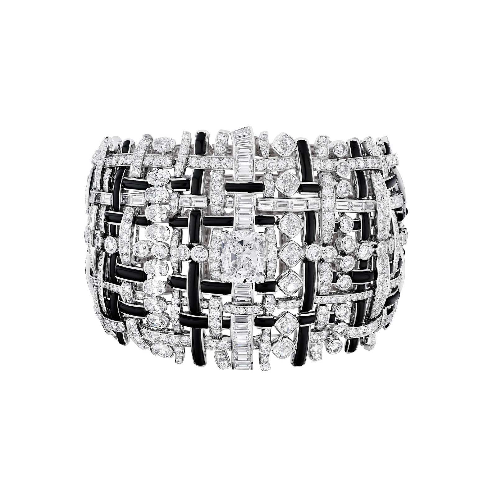 Chỉ có thể là Chanel: Vải tweed dệt lên từ vàng bạc, đá quý