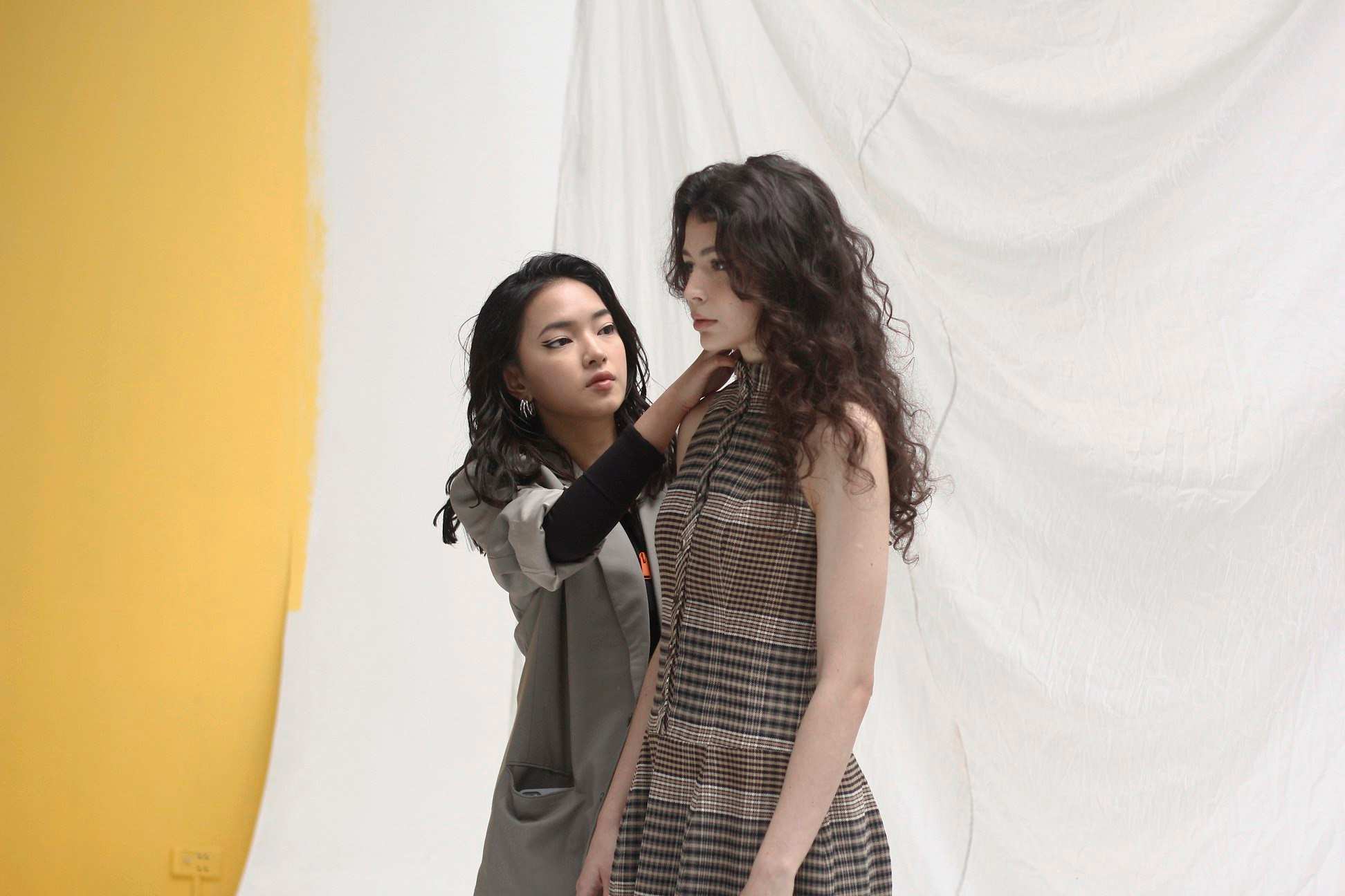 WEPHOBIA hợp tác cùng Fashionista CHAU BUI với thông điệp “Too Cool To Care”