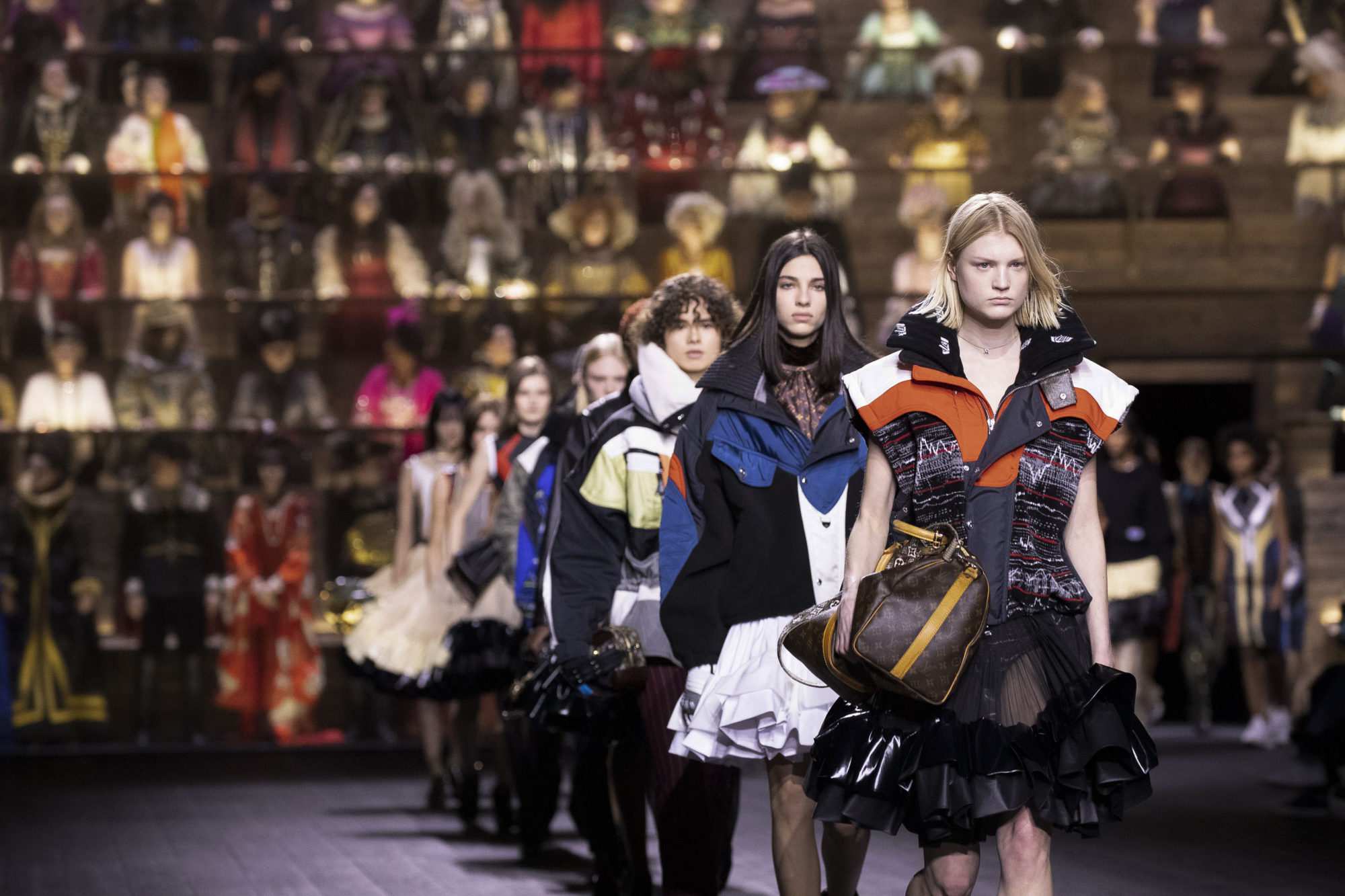 Louis Vuitton Thu-Đông 2020: Sự giao thoa giữa thời đại