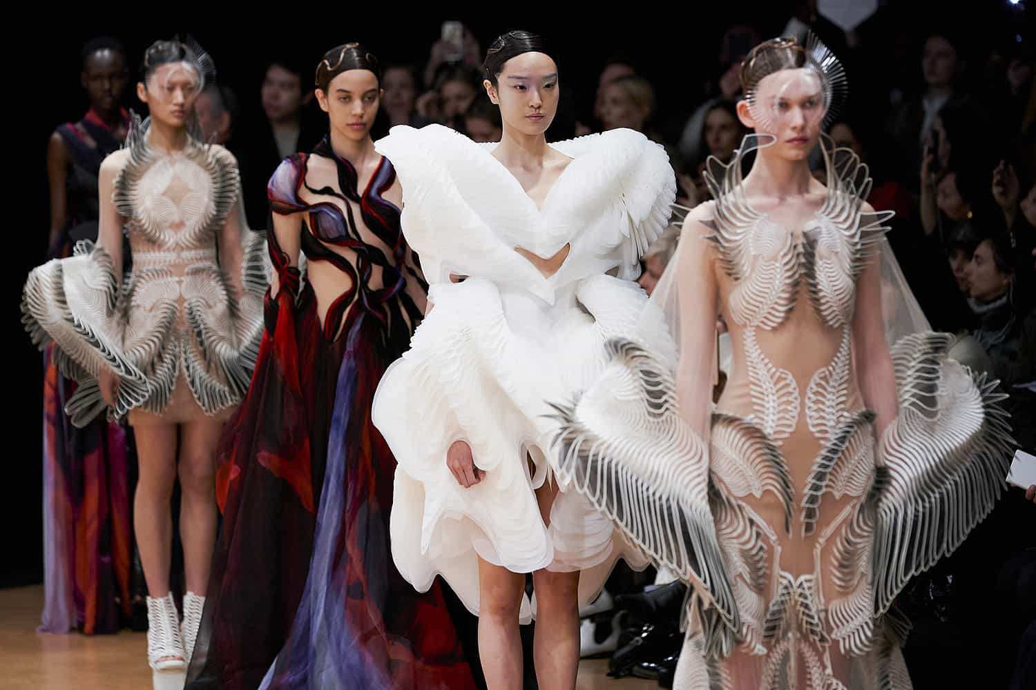 COVID-19: Mùa Hè năm nay chúng ta sẽ không có Paris Fashion Week Couture