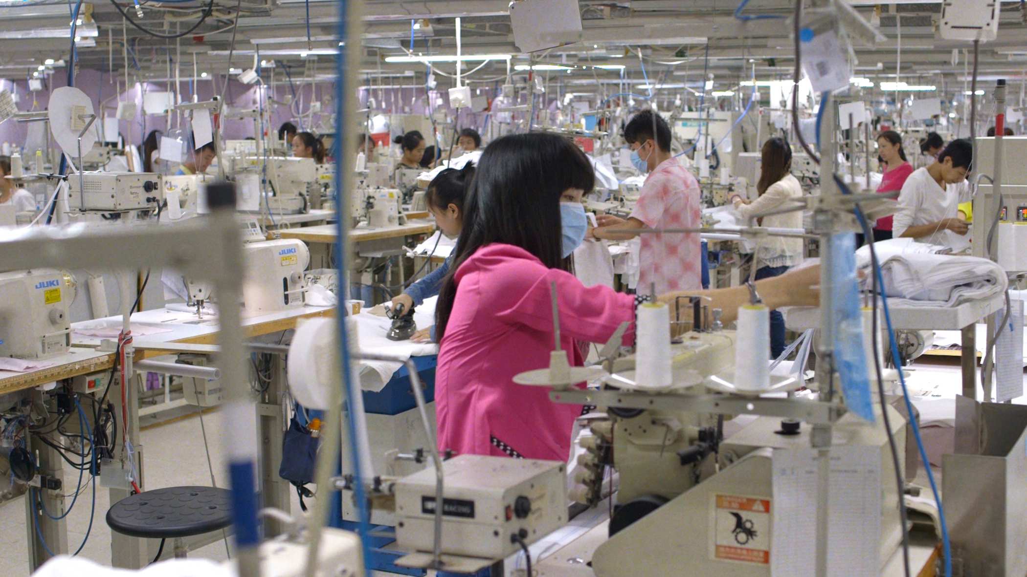 Fashion Revolution kêu gọi sự công bằng trong ngành thời trang với triển lãm “80%”
