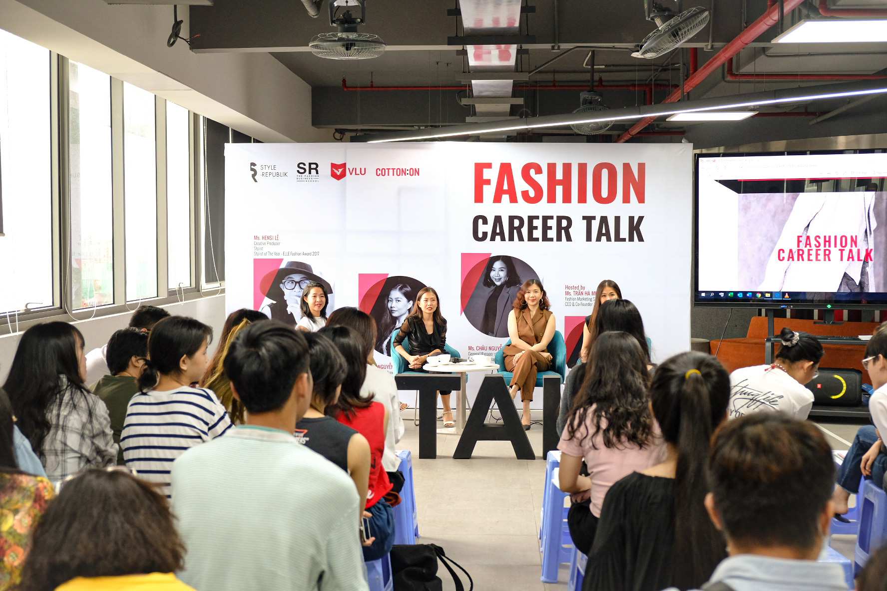SR Fashion Career Talk - Chuỗi sự kiện University Tour: Đầu tư cho sự nghiệp thời trang