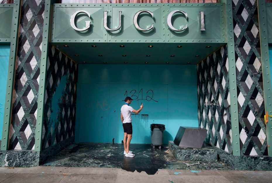 Black Lives Matter: cửa hàng Rolex, Louis Vuitton bị phá tan và cướp hàng hóa