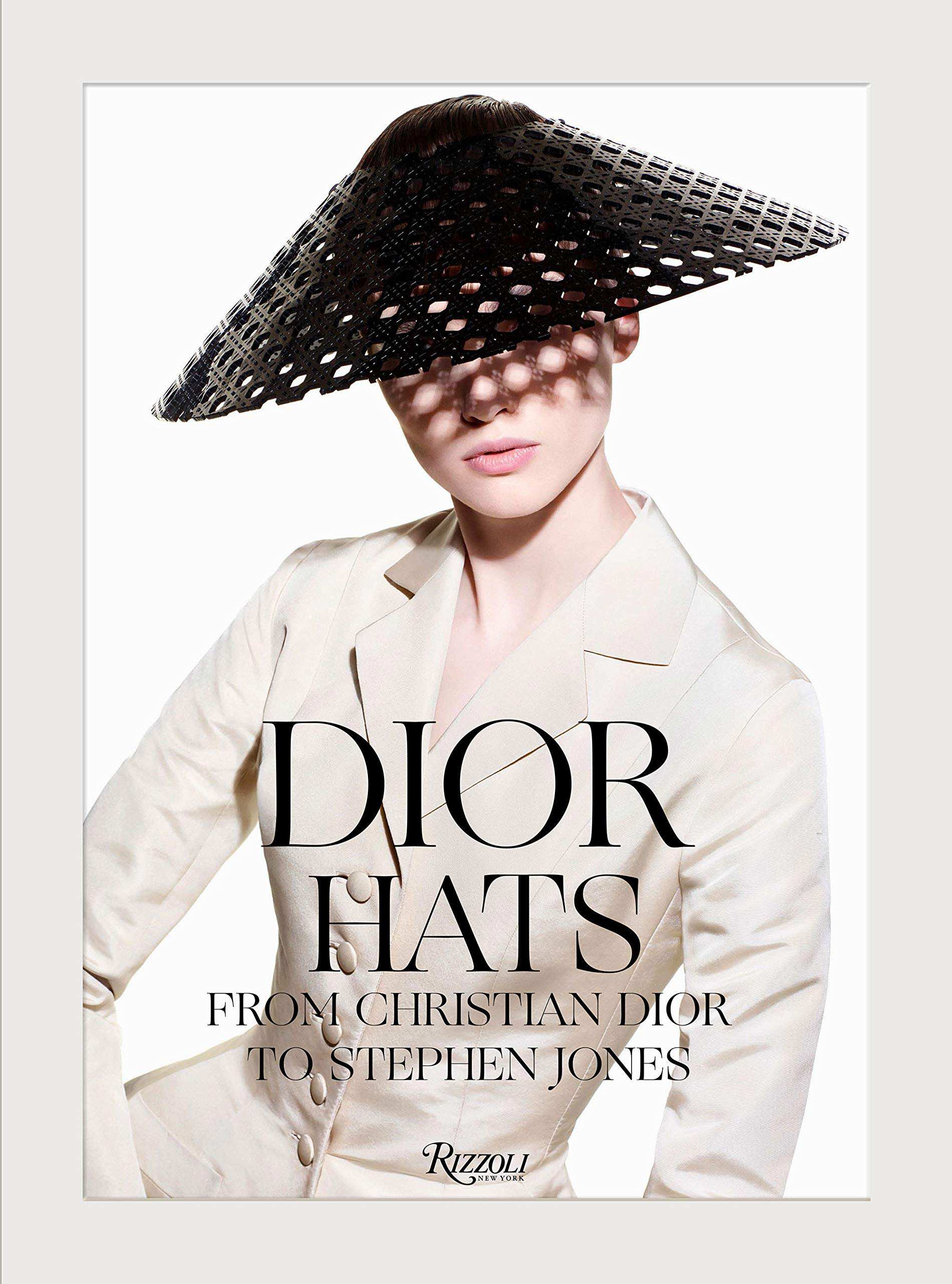 Dior hé lộ 70 năm tuyệt tác qua ấn phẩm "Dior Hats - From Christian Dior to Stephen Jones"