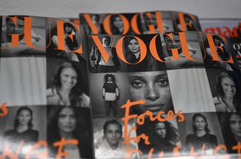 Loạt tạp chí thời trang lùi ngày xuất bản số tháng Chín