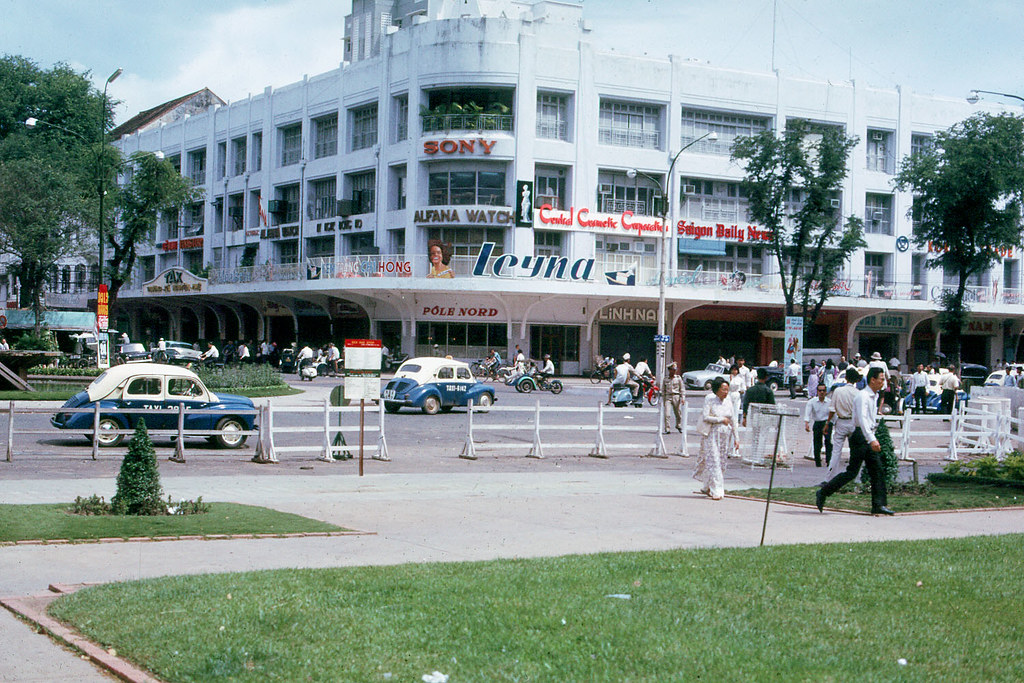 Trung tâm thương mại Thương xá TAX 1965