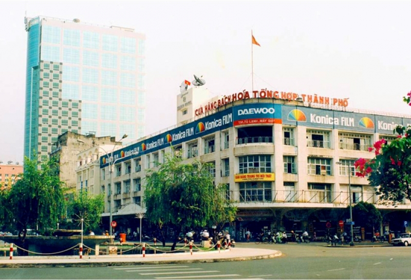 Trung tâm thương mại Thương xá TAX thập niên 1980