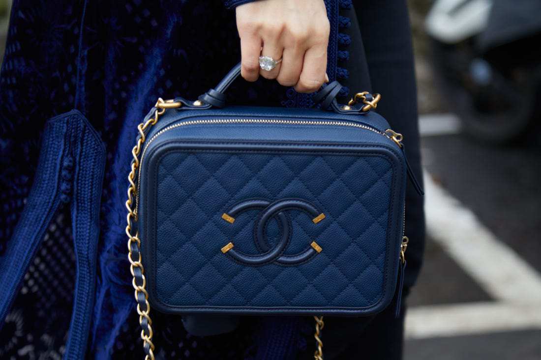 Cùng tăng giá bán, nhưng liệu Dior có bắt kịp Chanel?