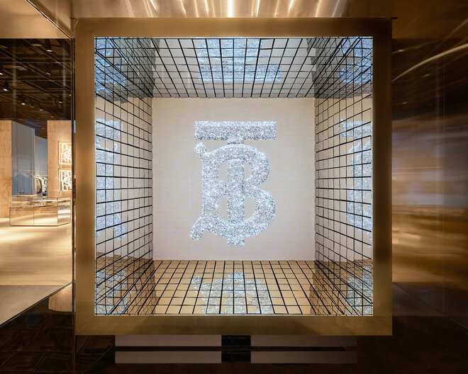 Burberry ra mắt cửa hàng tích hợp công nghệ đầu tiên
