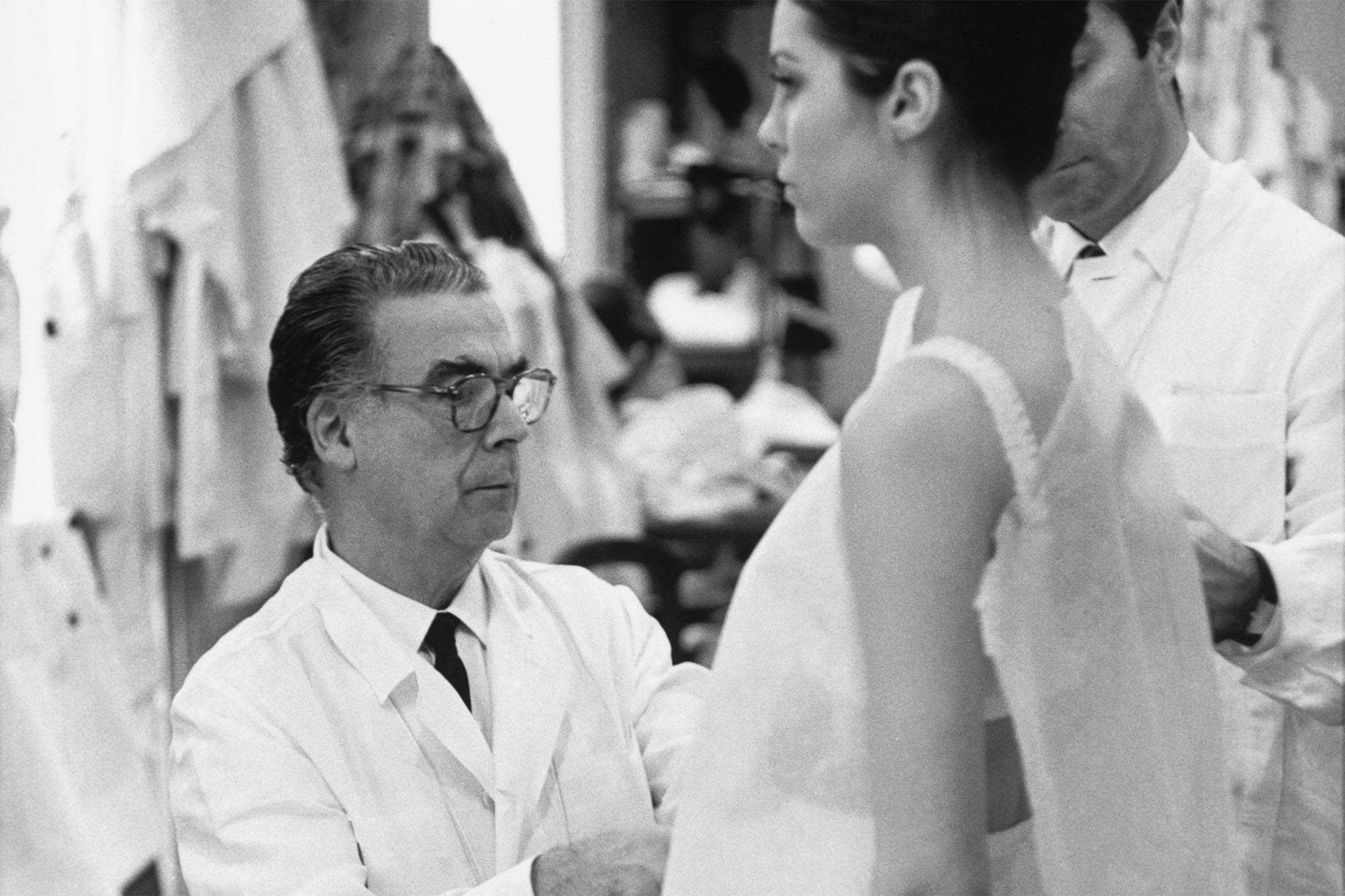 Hành trình trở thành một huyền thoại của Cristóbal Balenciaga