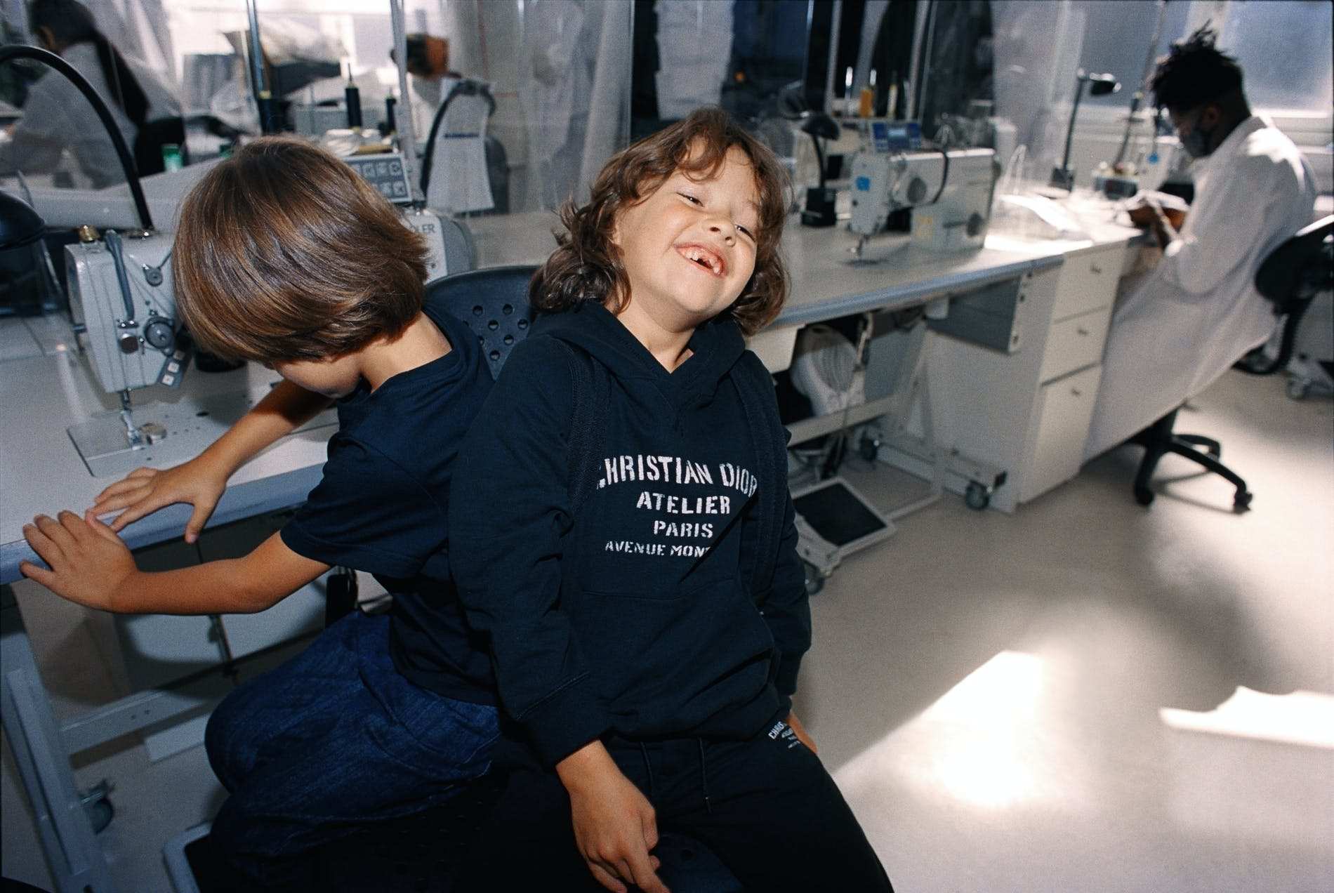 Những đứa trẻ diện Dior - Trào lưu mini-me chưa từng kết thúc