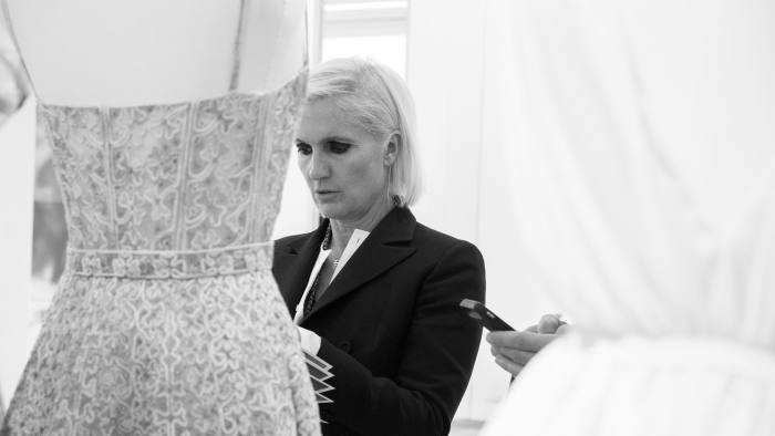 Maria Grazia Chiuri MMXX: Tinh thần Ý in đậm dấu ấn trong cốt lõi của Dior