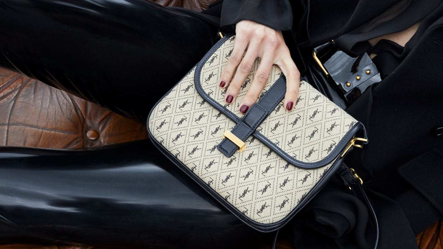 Saint Laurent Monogram All Over - Ngôn ngữ mới của sự quyến rũ