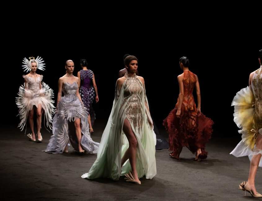 Irris-Van-Herpen-Xuan-He-2021-