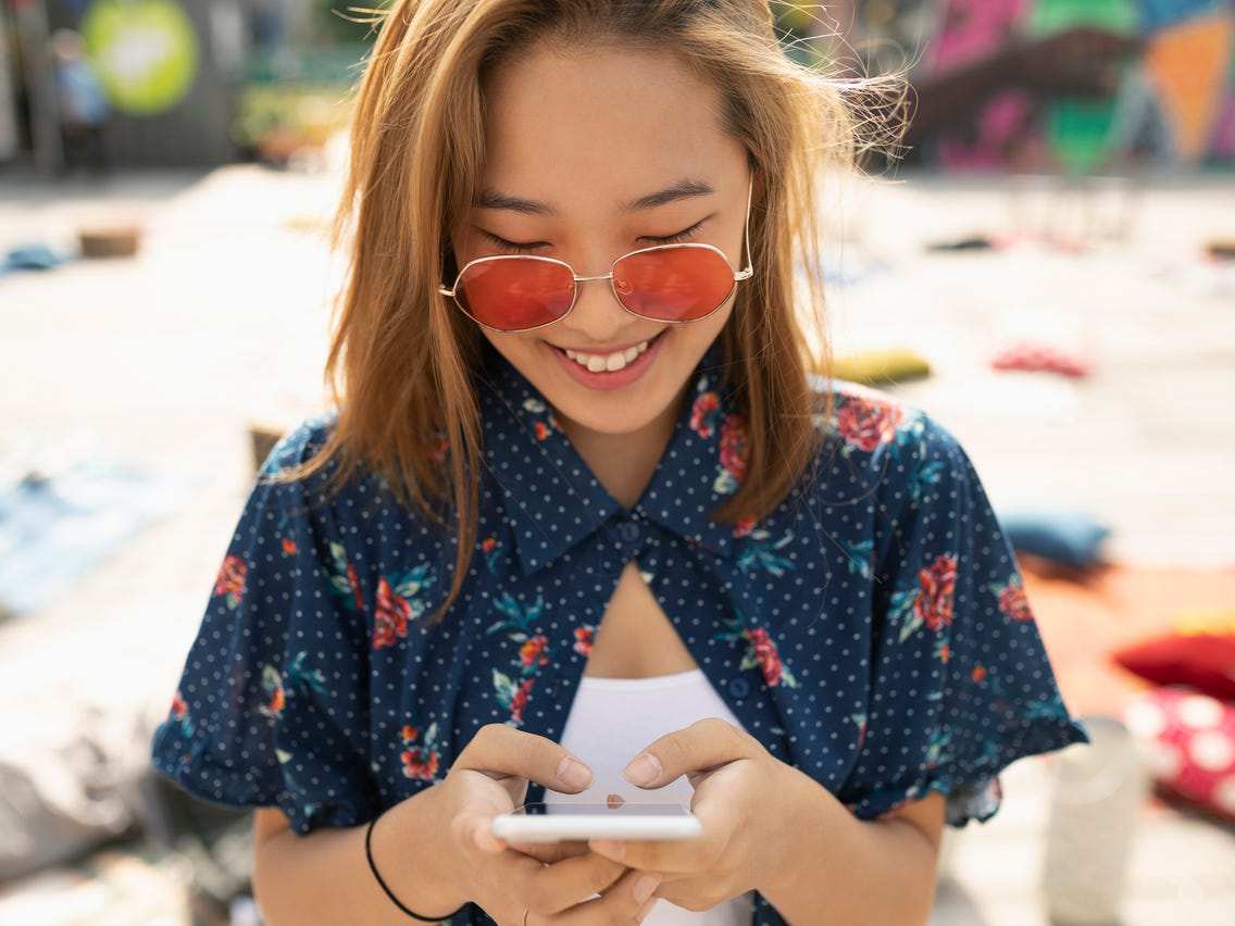 Nên hay không nên sử dụng “giá rẻ” làm chiêu bài cạnh tranh kinh doanh thời trang trên Social Media?