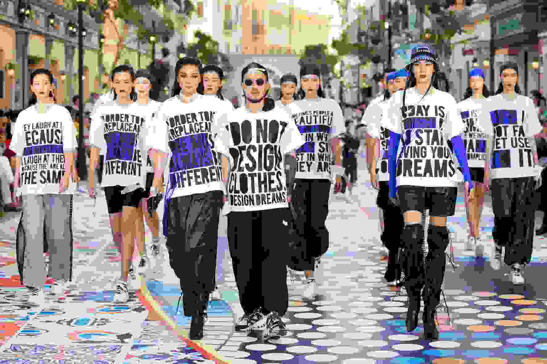 Võ Công Khanh họa bức tranh hành trình khám phá “11km” tại chuyến viễn du Fashion Voyage 3: Chasing The Sun