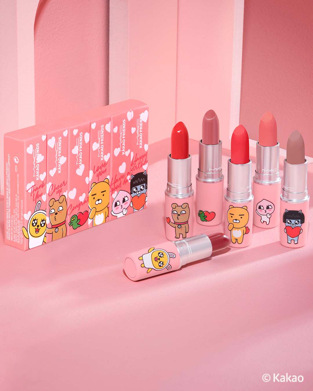 Quà cho phái đẹp: Bộ sưu tập phiên bản giới hạn Black Cherry và M.A.C x Kakao Friends