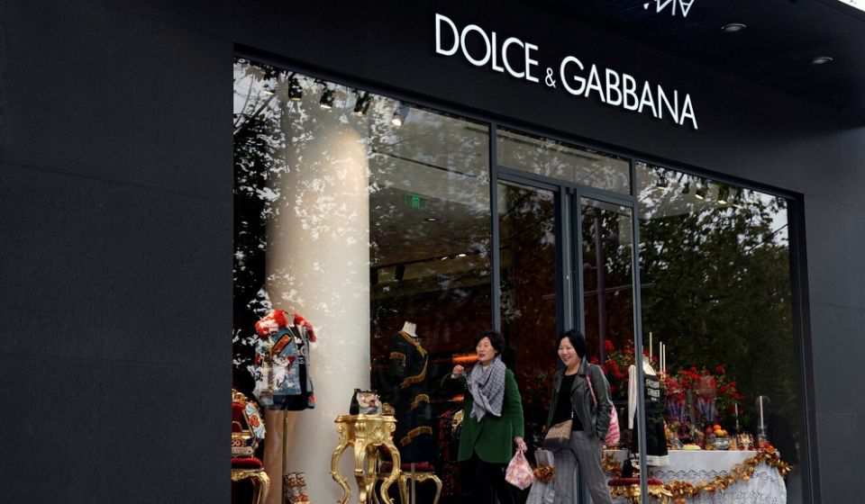 Dolce & Gabbana kiện Diet Prada tội phỉ báng từ vụ bê bối truyền thông tại Trung Quốc vào năm 2018