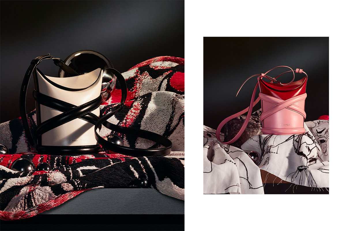 Bạn đã biết về mẫu túi Curve đang được bàn tán của Alexander McQueen chưa?