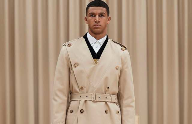 Phụ kiện dành cho các quý ông ngày nay từ Burberry Thu Đông 2021