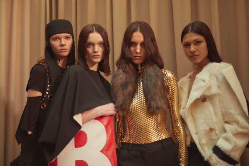 Burberry Thu-Đông 2021: Lời ngợi ca thiên nhiên và tạo vật tuyệt vời nhất - phụ nữ