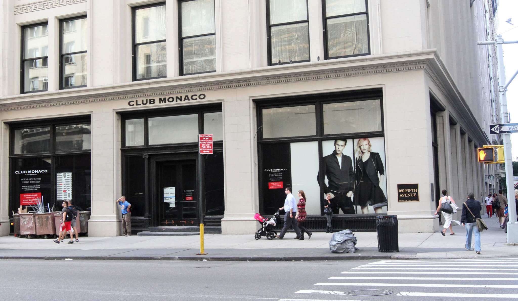 Ralph Lauren bán Club Monaco: Các công ty thời trang lớn đang tập trung vào thương hiệu cốt lõi