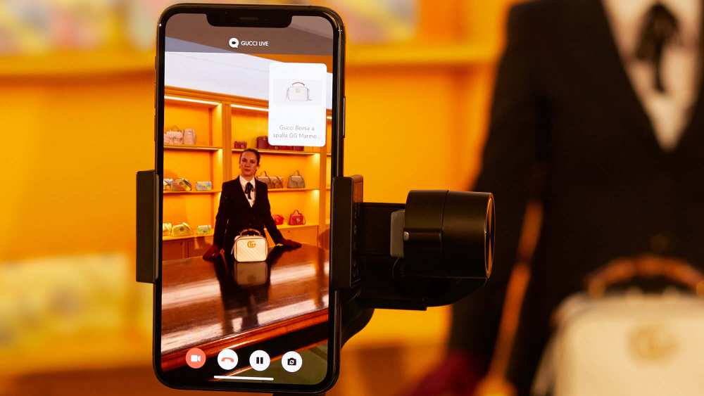 Kinh doanh thời trang: Vì sao khó áp dụng livestream để bán thời trang cao cấp?