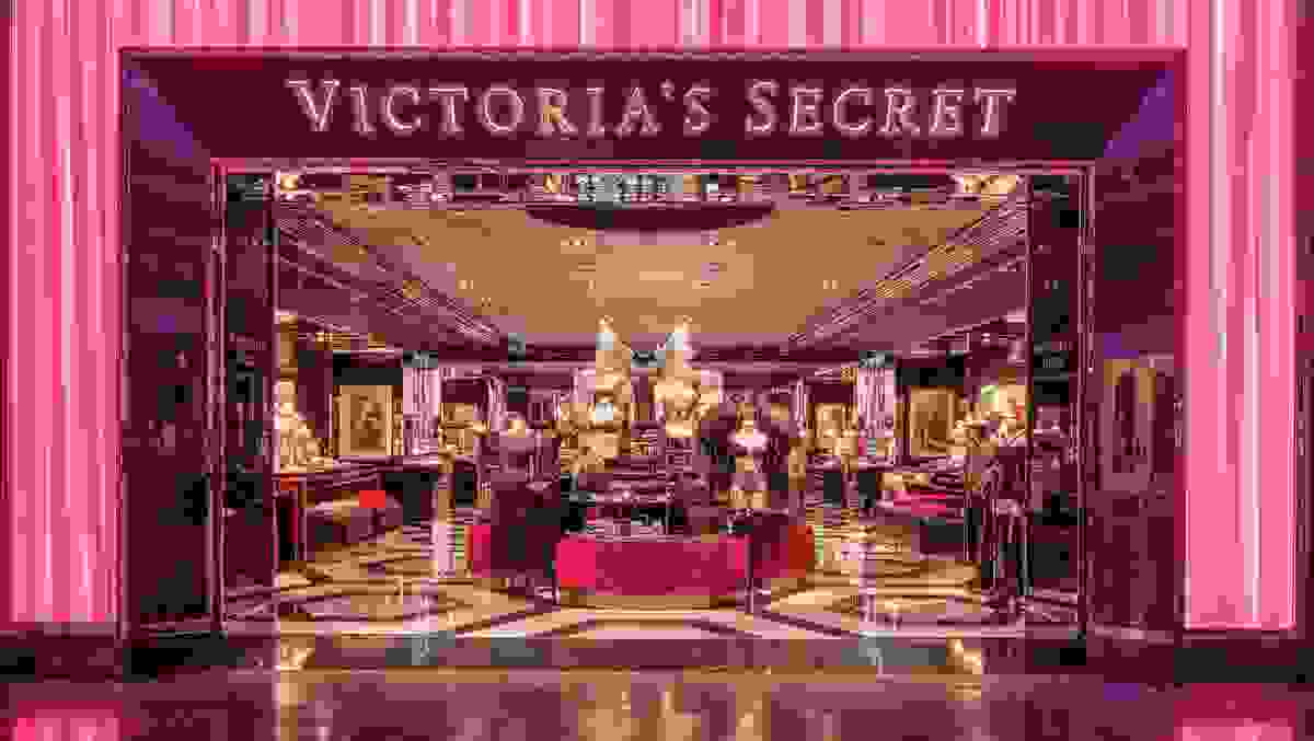 Tập đoàn L Brands đã làm cách nào để vực dậy Victoria’s Secret?