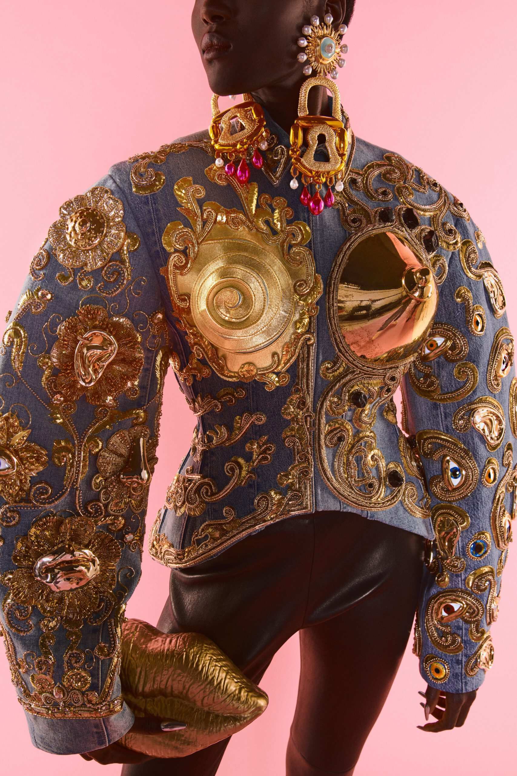 Hinh anh Schiaparelli Couture Thu 2021: Rực rỡ và sống động như những loài hoa 1