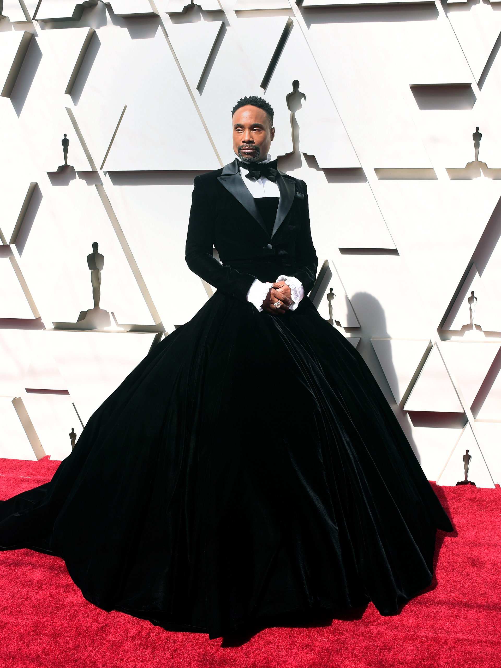 Diễn viên Billy Porter trong thiết kế của Christian Siriano tại Oscar 2021