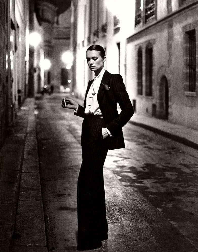 Hình ảnh quảng bá cho thiết kế Le Smoking của Yves Saint Laurent