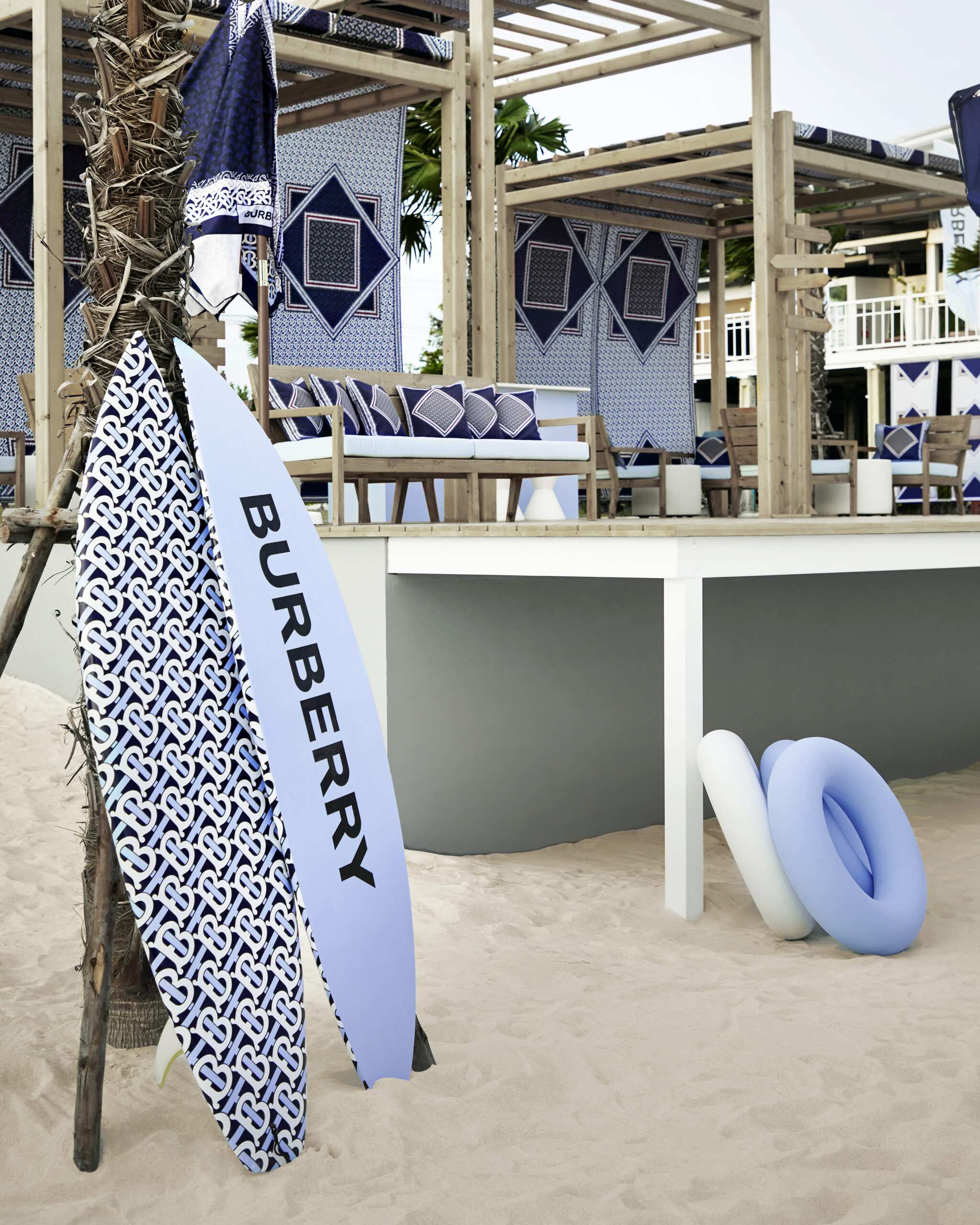 Burberry TB Summer Monogram 2021 tại Samut Prakan, Thái Lan