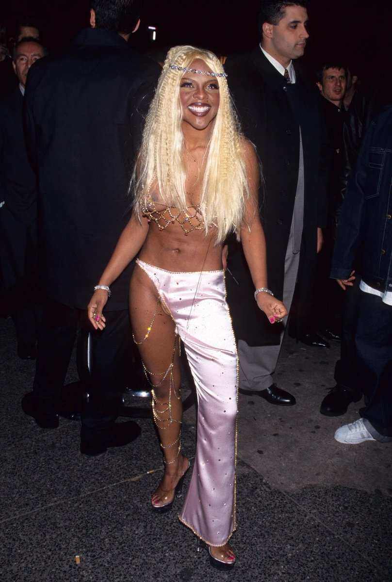 Lil ’Kim tham dự một bữa tiệc của David LaChapelle