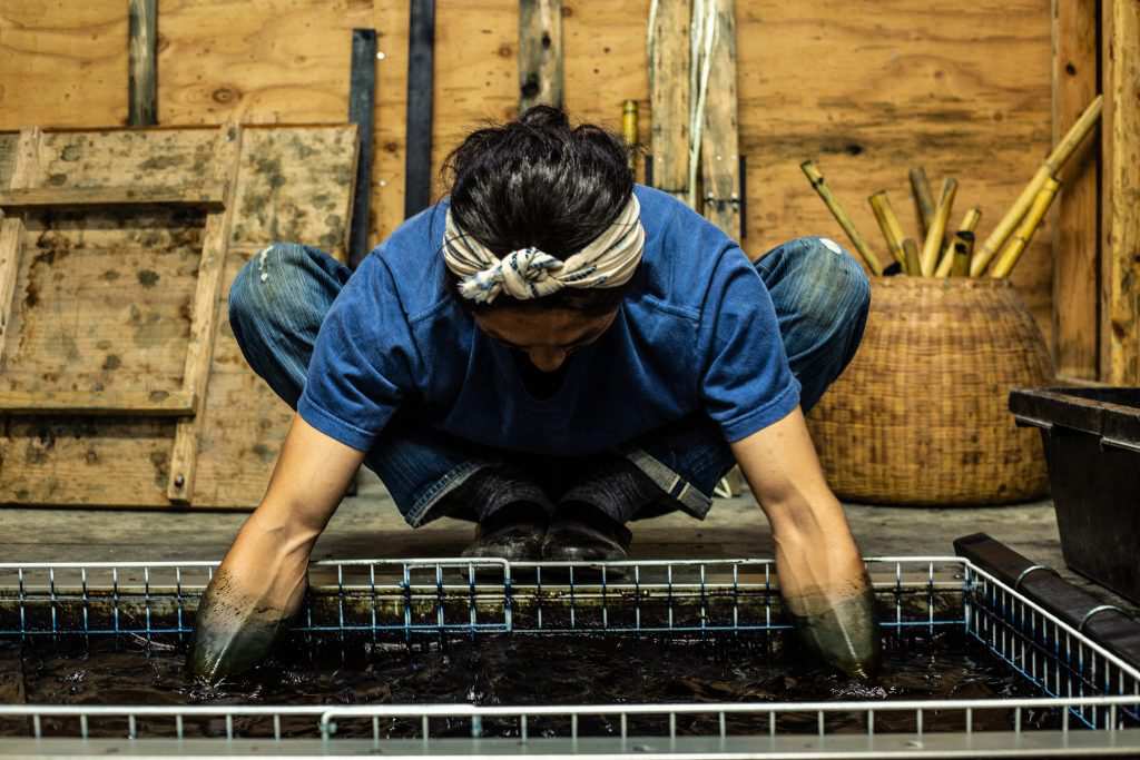 Cộng đồng Buaisou: Đưa màu xanh của chàm "từ nông trại đến tủ quần áo"