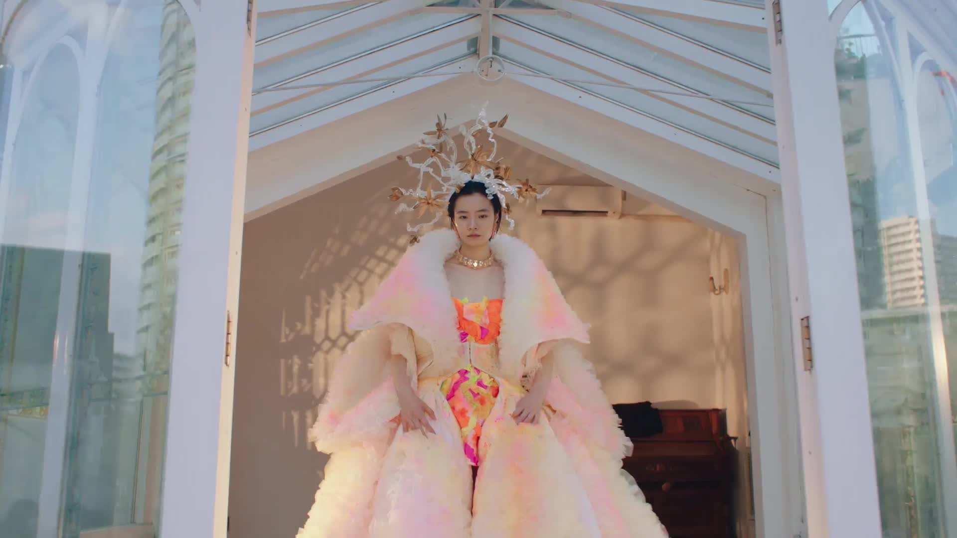 John Galliano, Tomo Koizumi và cách các nhà thiết kế giao tiếp thông qua sáng tạo