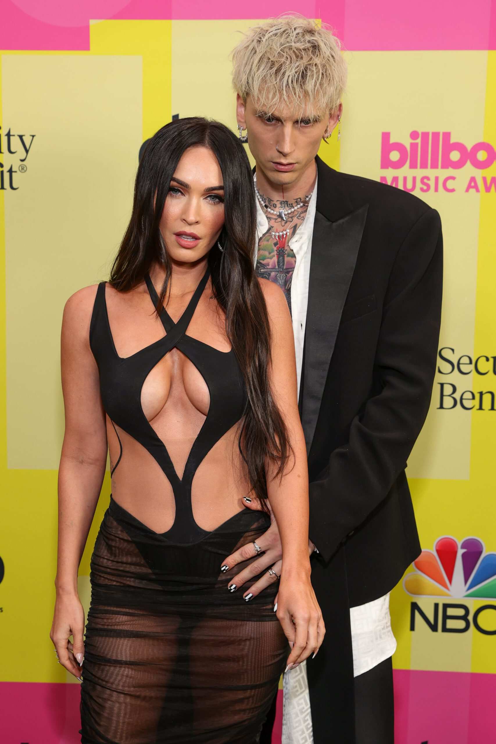 Megan Fox xuất hiện trong một thiết kế của Mugler tại Billboard Music Awards 2021