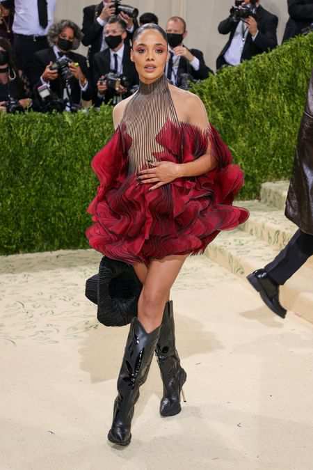 Hinh anh Tessa Thompson trong Iris Van Herpen 1