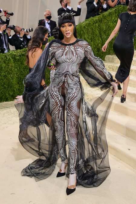 Hinh anh Winnie Harlow diện Iris Van Herpen 1