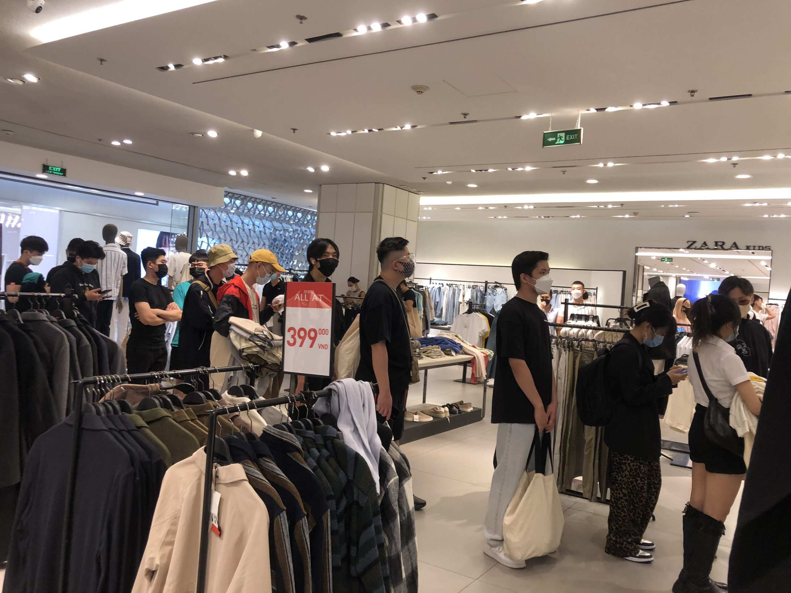 Thời trang hậu COVID-19: Lý giải đằng sau hành vi mua sắm “phục thù” Thời trang hậu COVID-19: Lý giải đằng sau hành vi mua sắm “phục thù”