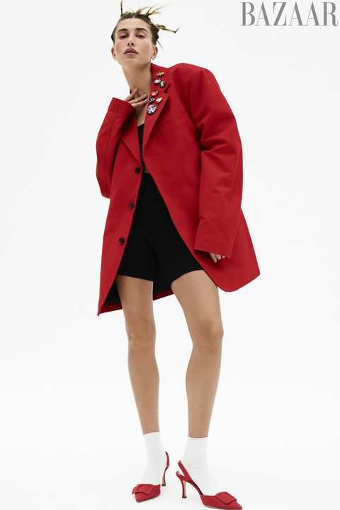 Hinh anh Bí quyết diện blazer đẹp chuẩn vào những ngày Thu như “IT girl” đình đám - Hailey Bieber 1