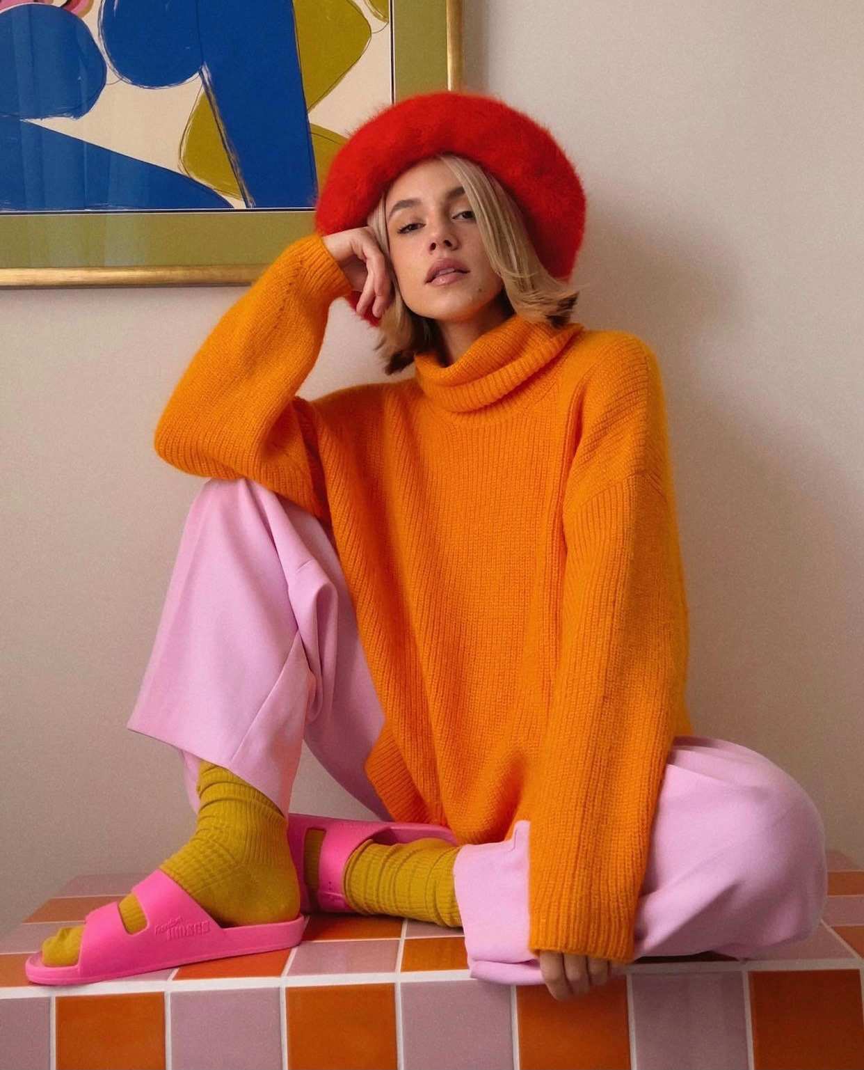 Hinh anh Phong cách Color-Blocking “trendy” của sắc cam trầm và màu liền kề 1