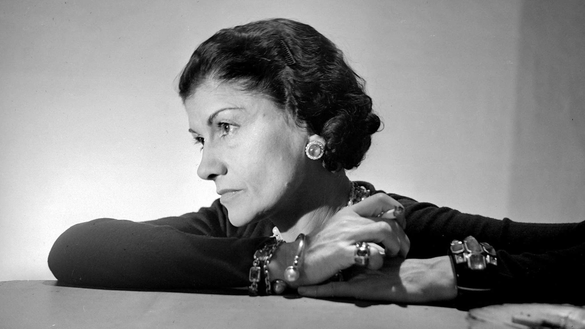 Từ Gabrielle Chanel đến Elsa Peretti, hãy gặp gỡ những người phụ nữ đã thay đổi thế giới trang sức