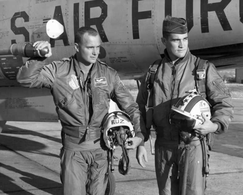 Hinh anh Những dấu ấn của áo khoác bomber 7