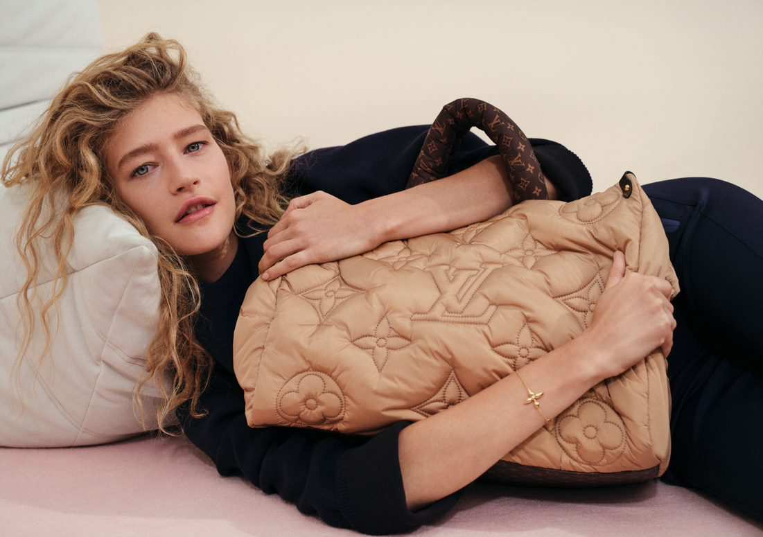 Louis Vuitton Pillow - Những chiếc “gối nằm” thời trang với chất liệu thân thiện với môi trường