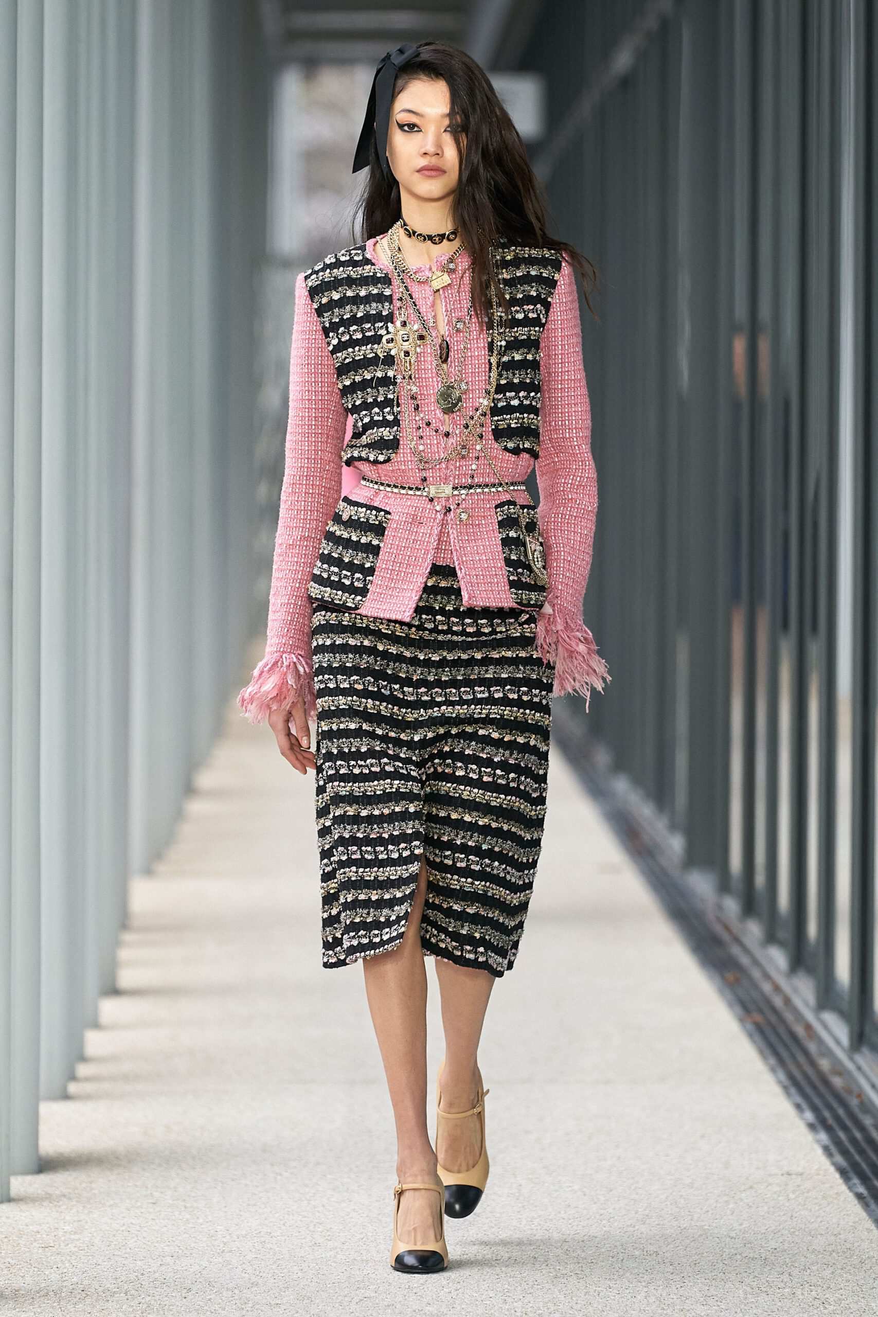 Hinh anh Chanel's Métiers d'Art 2021/2022: Mãn nhãn với những “công trình nghệ thuật” từ những nghệ nhân thủ công 12