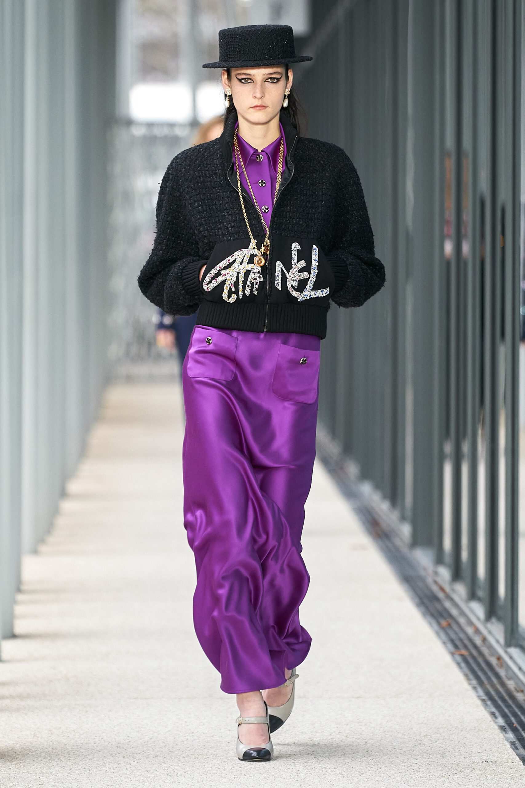 Hinh anh Chanel's Métiers d'Art 2021/2022: Mãn nhãn với những “công trình nghệ thuật” từ những nghệ nhân thủ công 23