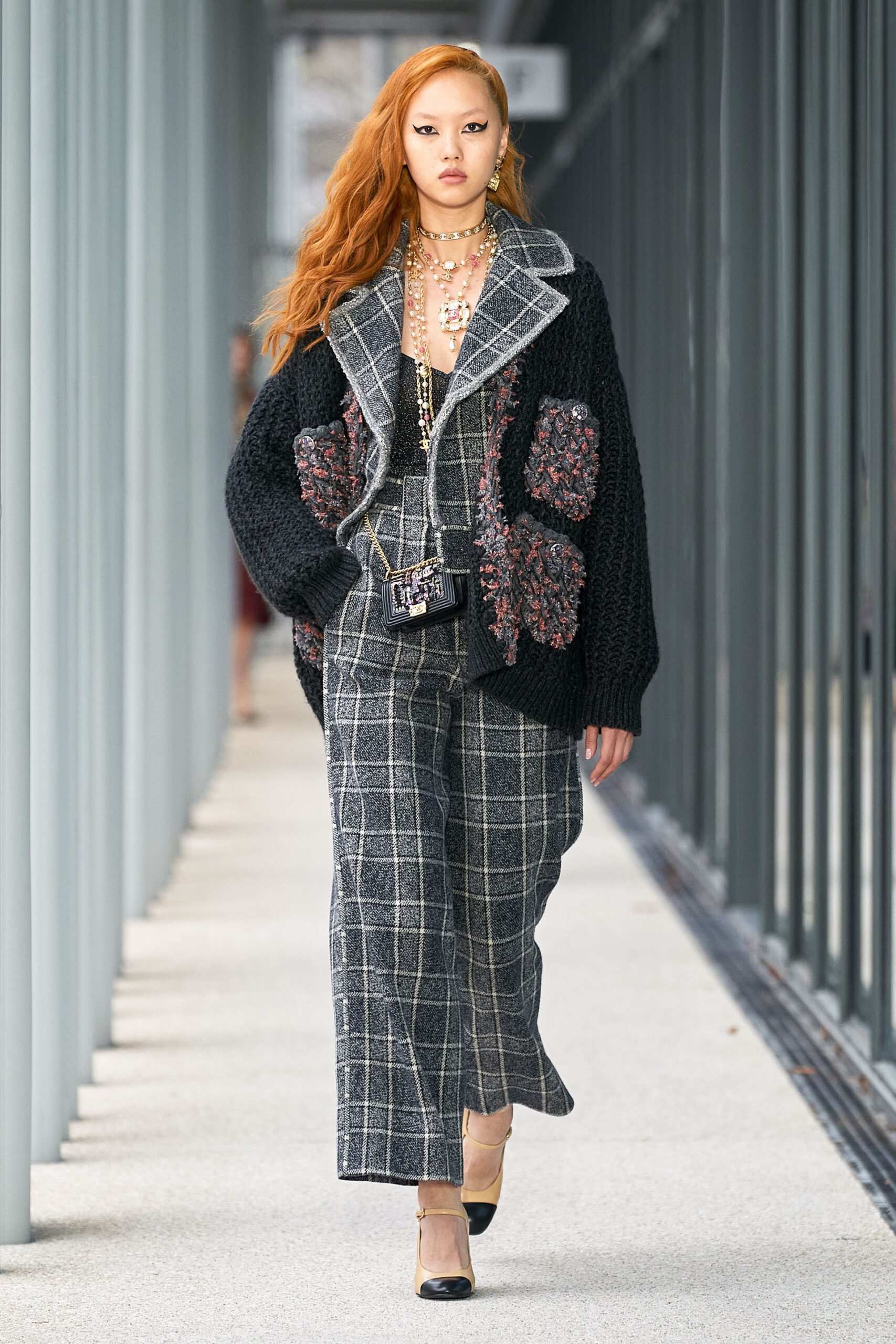 Hinh anh Chanel's Métiers d'Art 2021/2022: Mãn nhãn với những “công trình nghệ thuật” từ những nghệ nhân thủ công 21